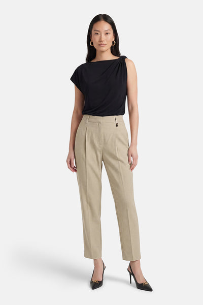 Pantalon de costume vert de GOA GOA, taille haute plissée, avec bouton décoratif.