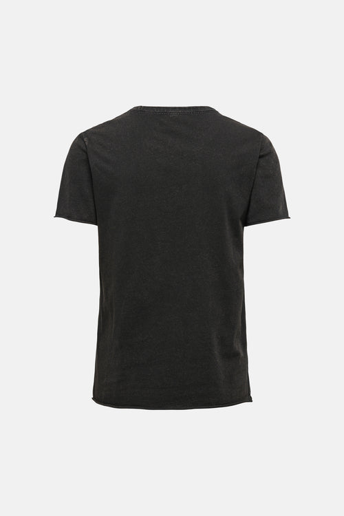 T-shirt gris à manches courtes de ONLY, avec une texture légèrement délavée et un ourlet brut.