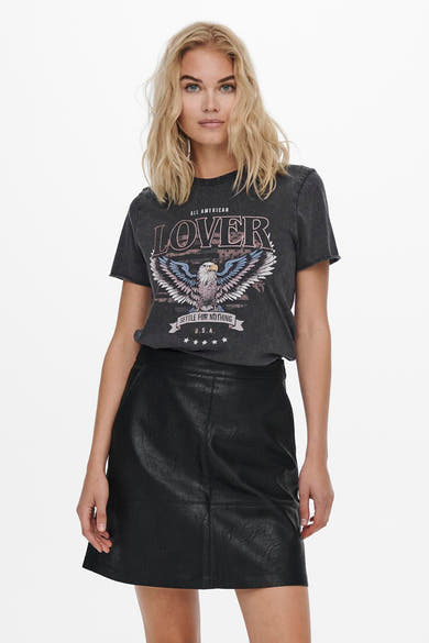 Zwart T-shirt met korte mouwen van ONLY, met adelaarsprint en Amerikaanse slogan.