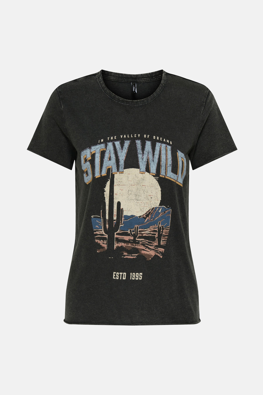 Zwart T-shirt met korte mouwen van ONLY, met een grafische woestijndruk en de tekst "Stay Wild".