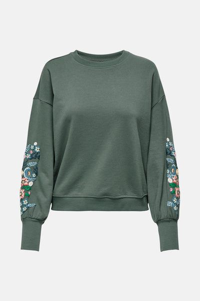 Groene trui van ONLY® met bloemenborduursels op de mouwen, ronde hals en geribbelde manchetten.