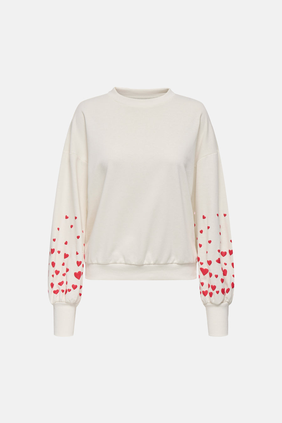 Sweat écru col rond par ONLY® avec des motifs de coeurs rouges sur les manches.