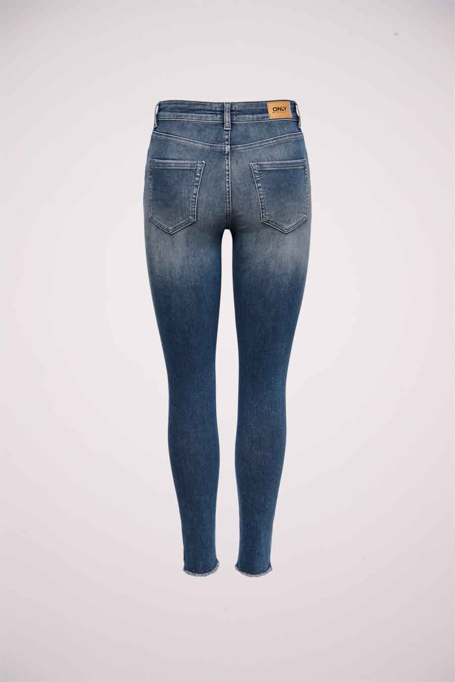 Skinny jeans in donkerblauw denim van ONLY, achterkant met wassing.