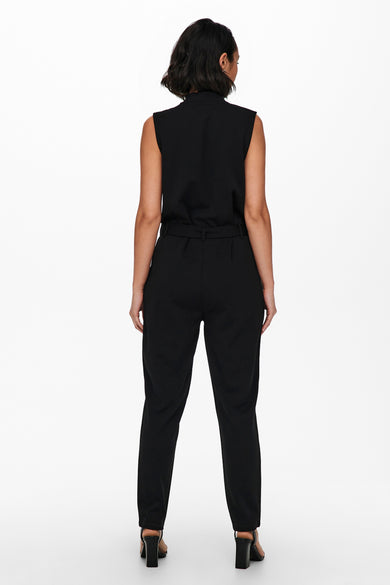 Zwarte jumpsuit van JDY, met ceintuur in de taille en ritssluiting aan de achterkant.