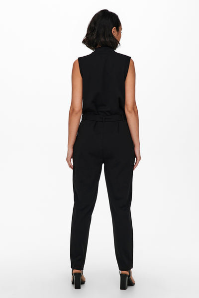 Zwarte jumpsuit van JDY, met ceintuur in de taille en ritssluiting aan de achterkant.