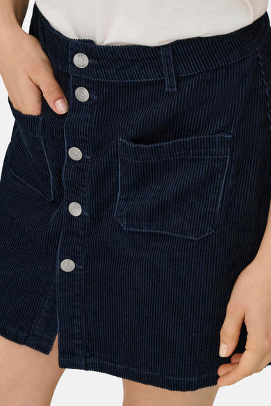 Blauwe corduroy minirok van JDY, met een opgestikte zak en knoopsluiting.