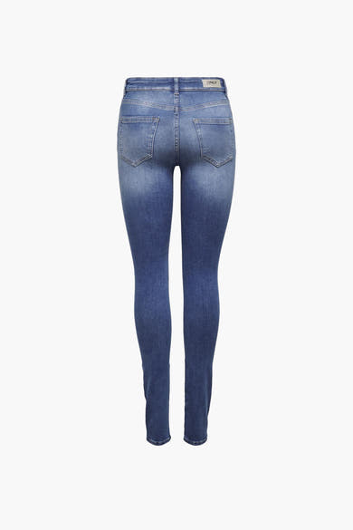 Blauwe skinny jeans van ONLY, achterkant, met zakken en riemlussen.