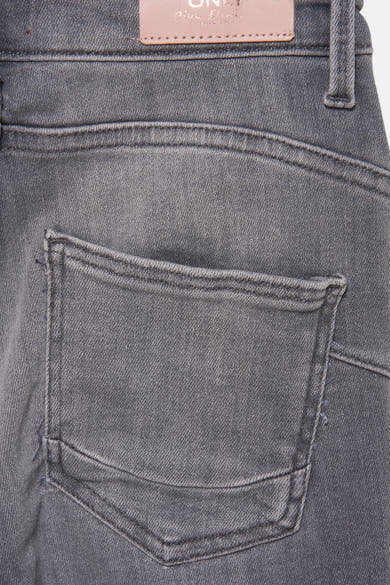 Lichtgrijze skinny jeans van ONLY, met vierkante achterzak en stikseldetails.
