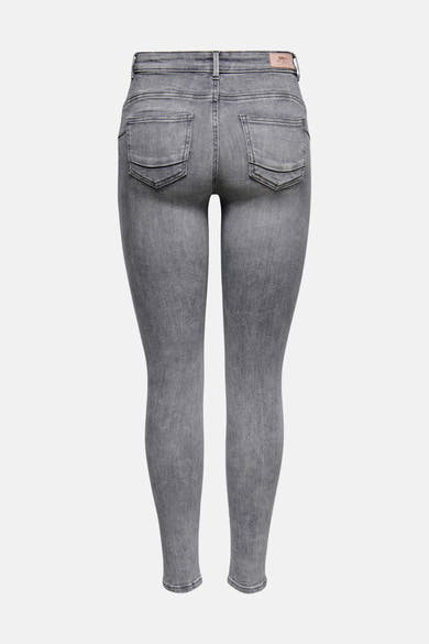 Lichtgrijze skinny jeans van ONLY, van achteren gezien, met opgestikte achterzakken.