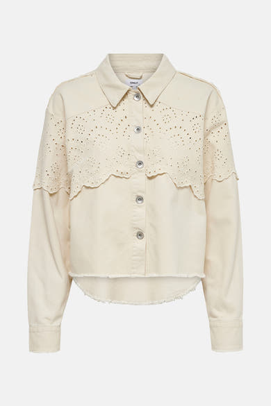 Veste courte écrue de ONLY, avec détails ajourés et bordure frangée.
