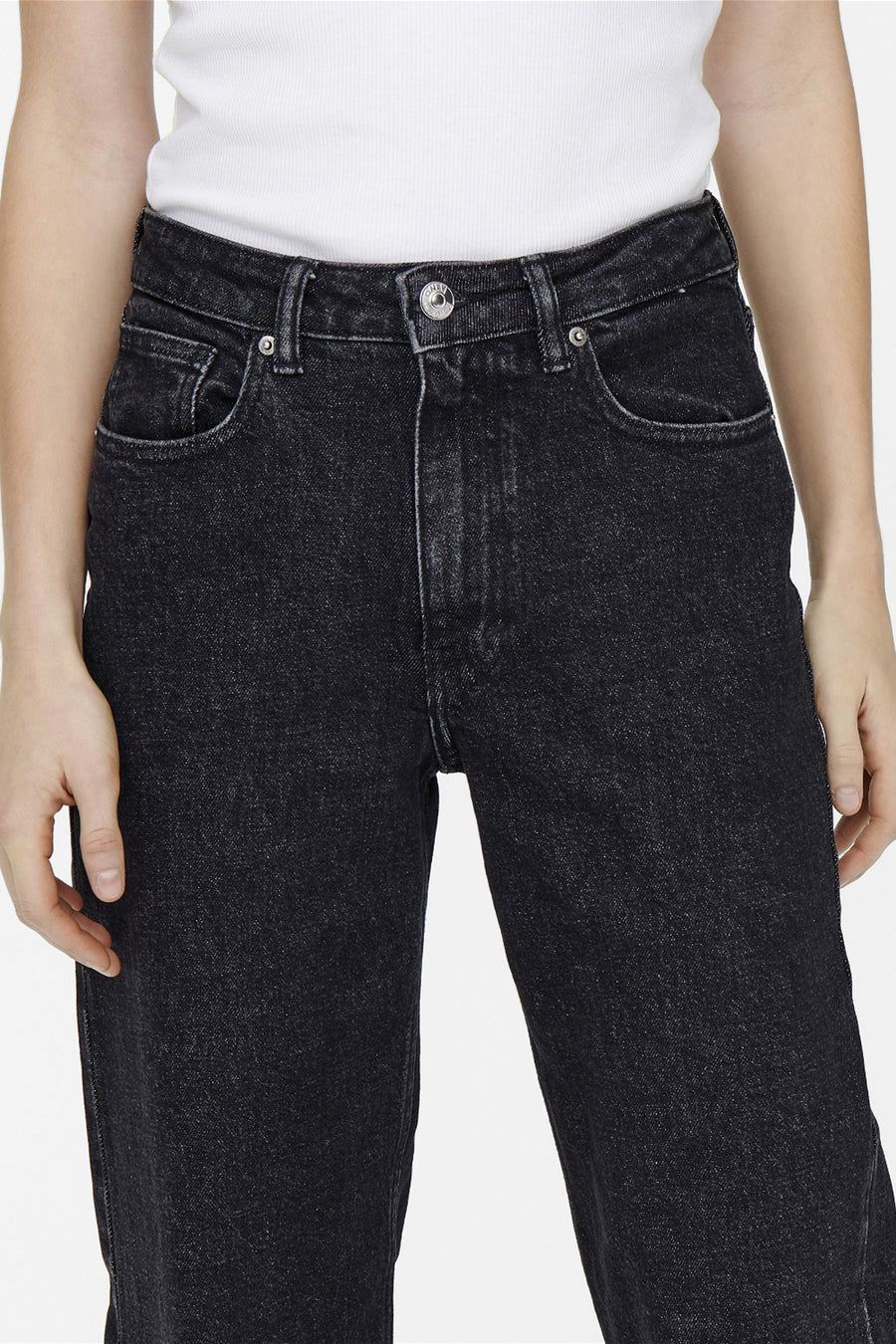 Jean large gris de ONLY®, avec une taille haute et une coupe droite.
