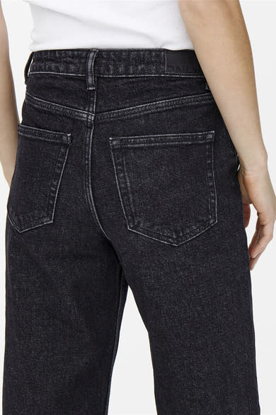 Jean large gris de ONLY, vue arrière, avec poches arrières et détails de couture apparents.