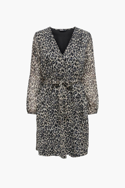 ONLY jurk met luipaardprint, midi-lengte, met strikceintuur in de taille en lange mouwen.
