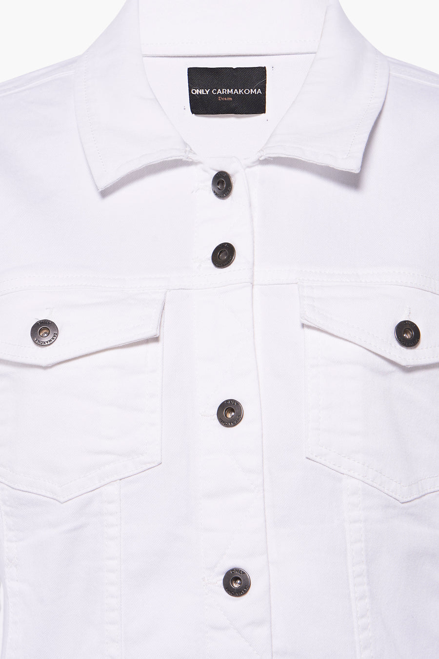 Veste en jean blanche de CARMAKOMA, avec col et poches à rabat boutonnées.