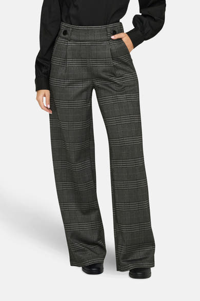 Grijze geruite broek van JDY, met een losse pasvorm en hoge taille, gedragen met een zwarte blouse.