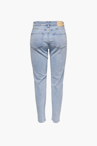 Jean mom en lichte blauwe denim van ONLY, rugzijde.
