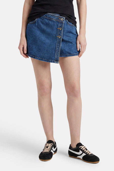 Skort en jean bleu foncé de la marque ONLY®, à fermeture boutonnée asymétrique sur le devant.