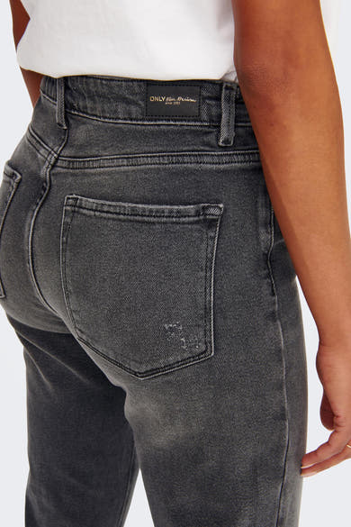 Grijze rechte jeans van ONLY, met een versleten achterzak en een merklabel in de taille.