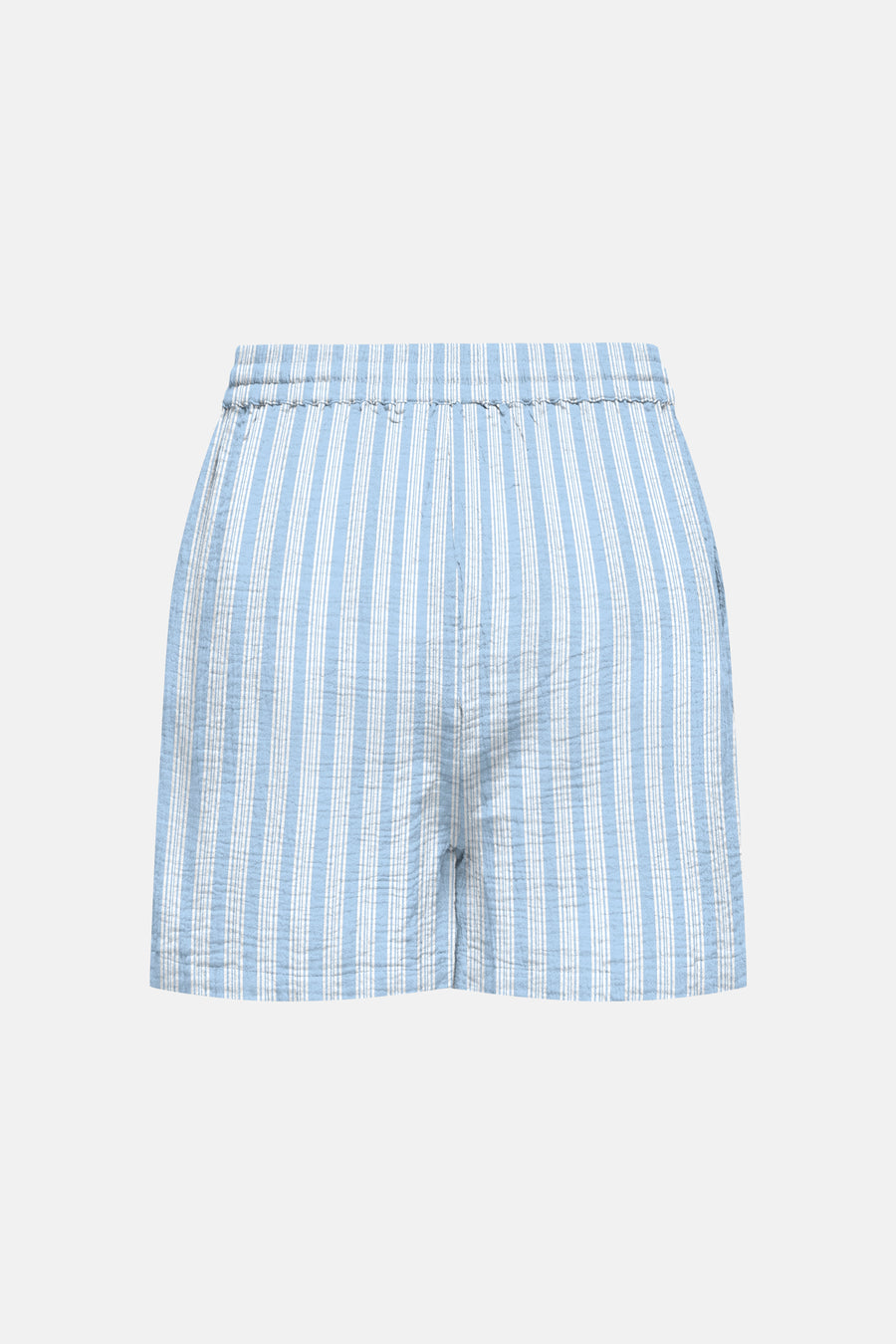 Korte wit-lichtblauwe gestreepte short van ONLY® in wafelstof met elastische tailleband.