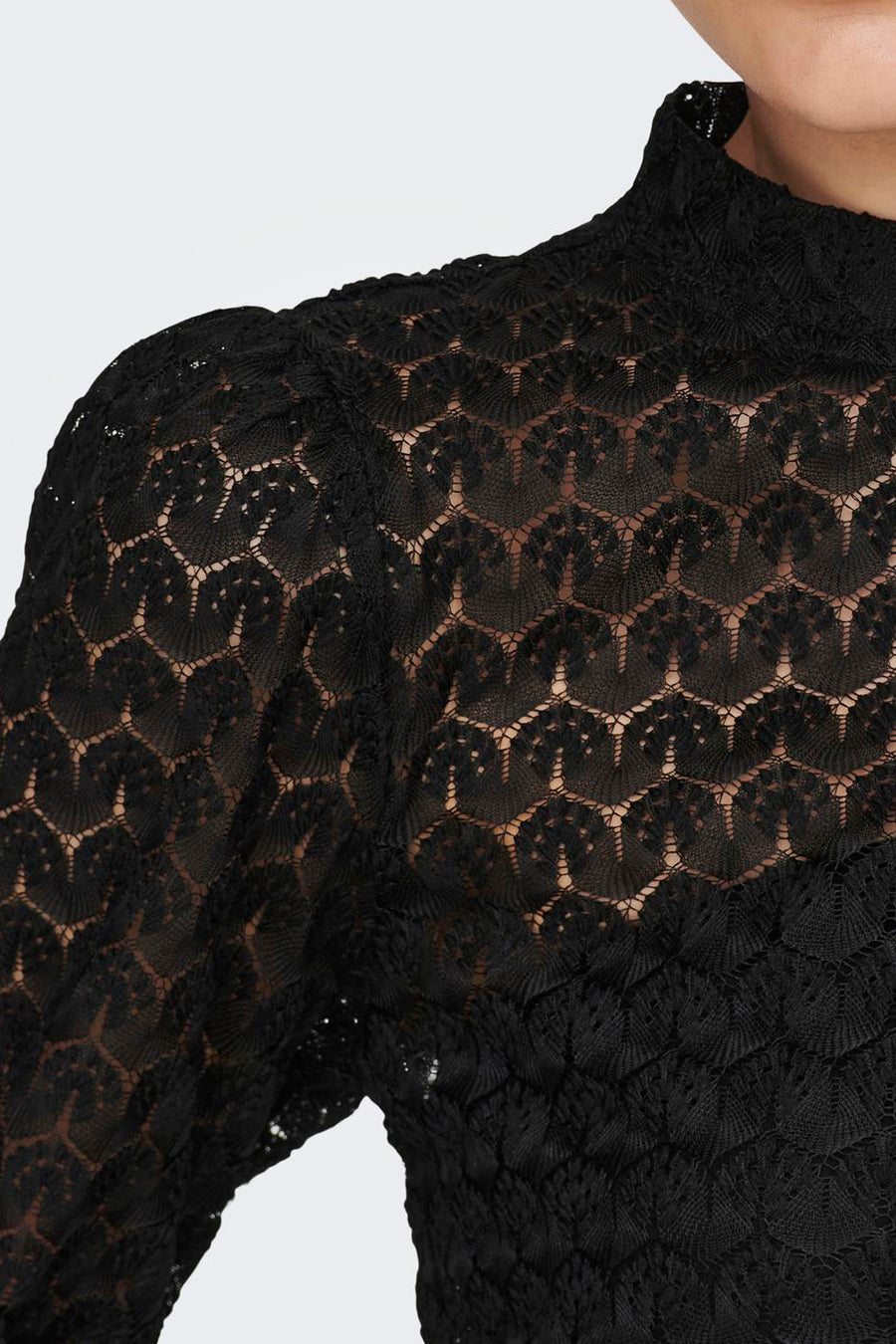 Zwarte blouse met lange mouwen van JDY, in honingraat bloemenkant.
