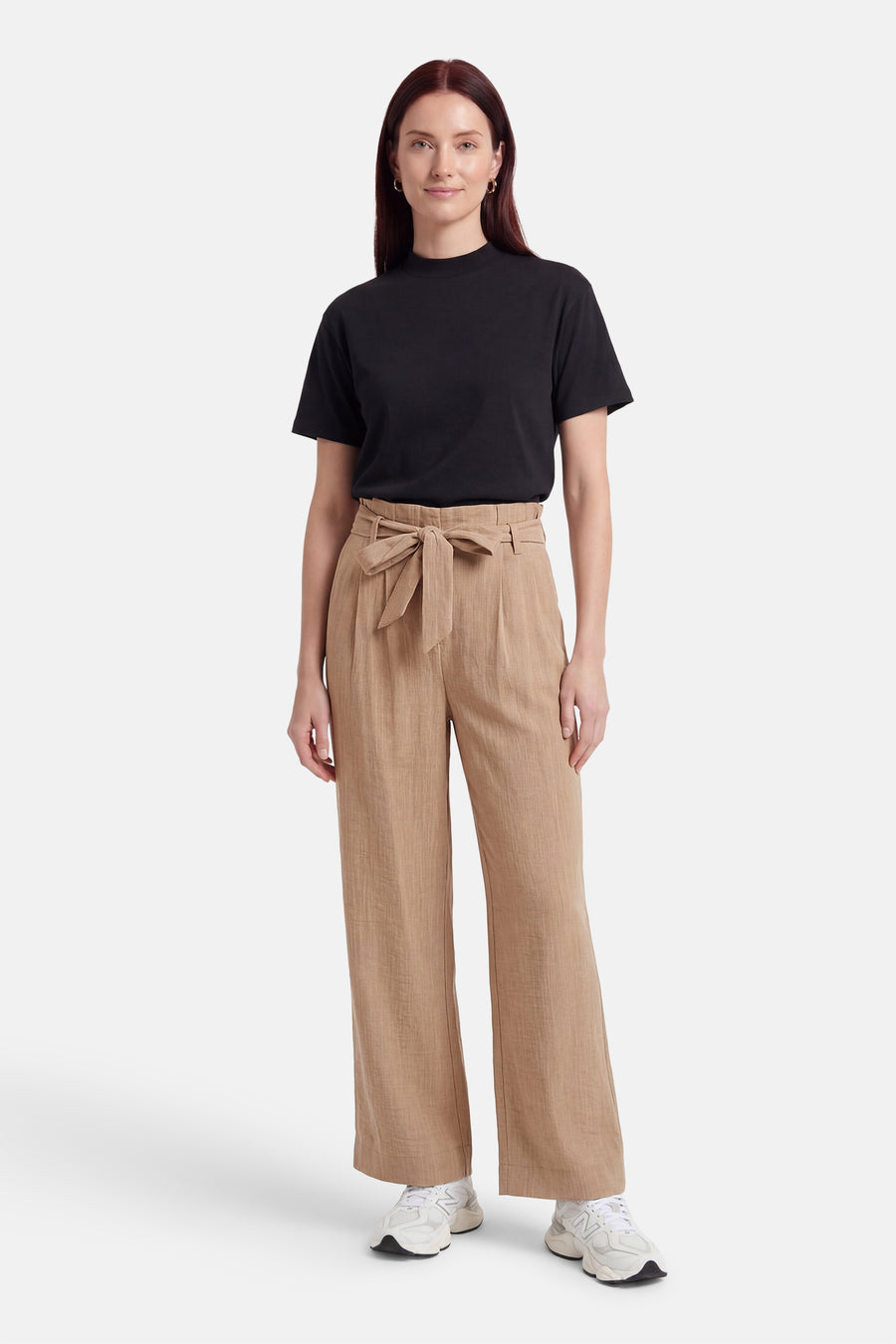 Beige 7/8 chino van ONLY® met hoge taille, strikceintuur en wijde, geplooide pijpen.