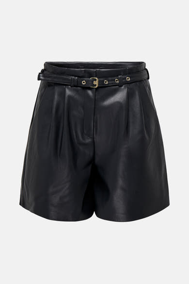 Korte short van imitatieleer van ONLY, met gouden gesp en decoratieve plooien.