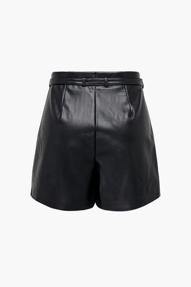 Korte leren short van ONLY®, met bijpassende ceintuur in de taille.