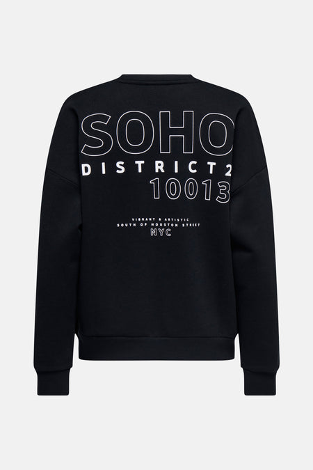 Sweat-shirt col rond bleu de ONLY, avec imprimé texte blanc au dos représentant un quartier de New York.

