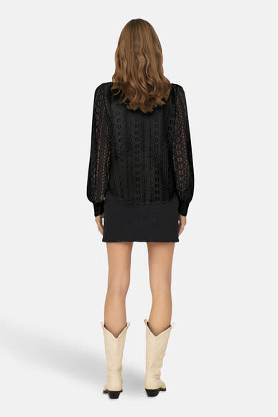 Zwarte blouse met lange mouwen van ONLY, met bloemenkant en pofmouwen.