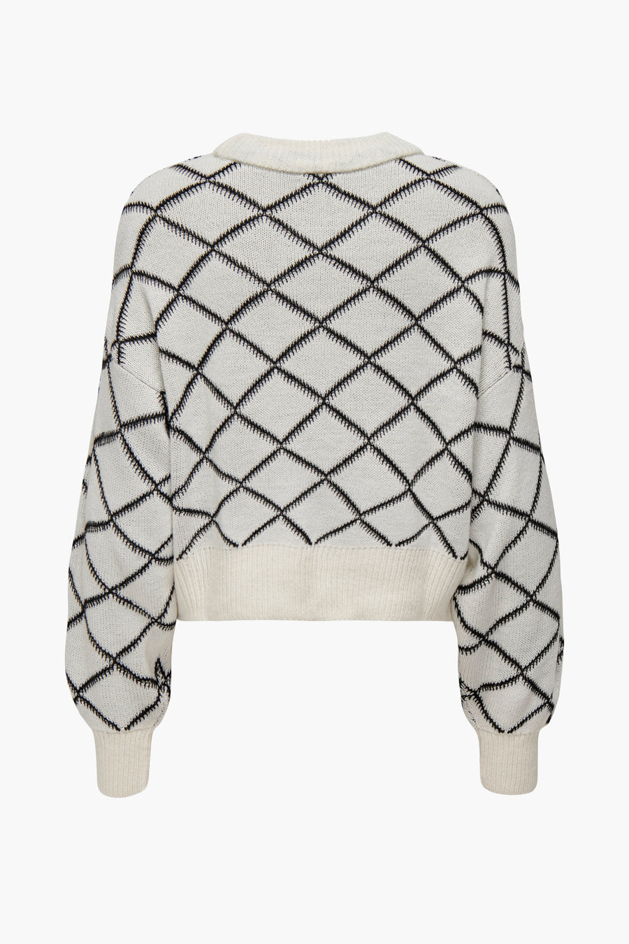 Pull à col rond écru de JDY, avec motif losanges noirs sur toute la surface.