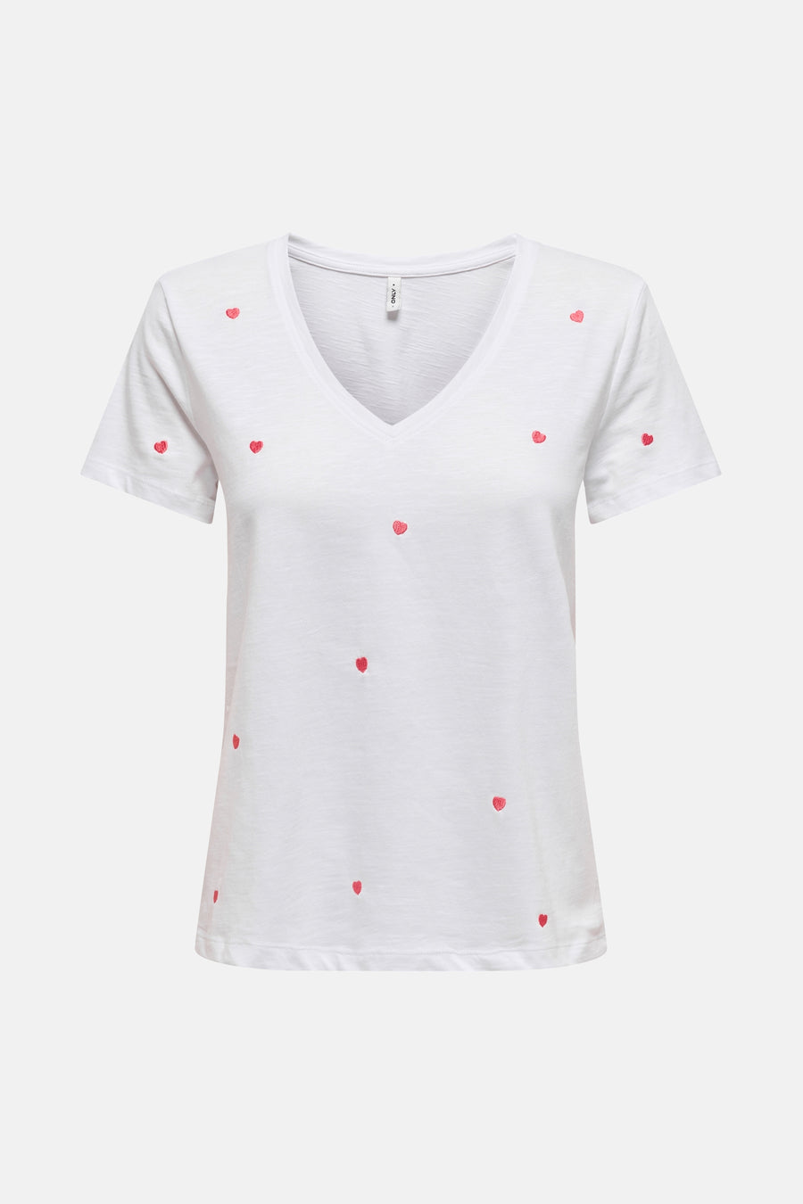 Wit T-shirt met V-hals van ONLY, versierd met kleine rode hartjespatronen.