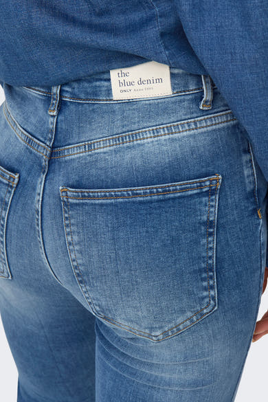 Donkerblauwe skinny jeans van denim van ONLY, met contrasterende stiksels op de achterzakken.
