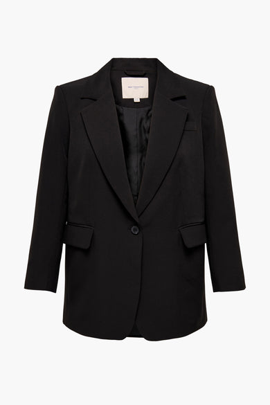 Blazer noir uni par CARMAKOMA avec revers crantés, poches à rabat et fermeture boutonnée.