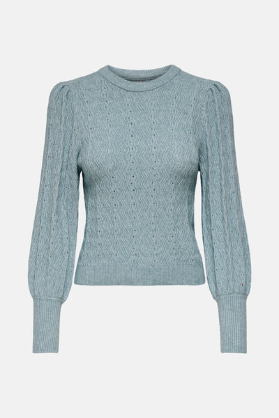 Pull bleu à col rond de ONLY, avec des manches bouffantes et une texture tricotée en zigzag.
