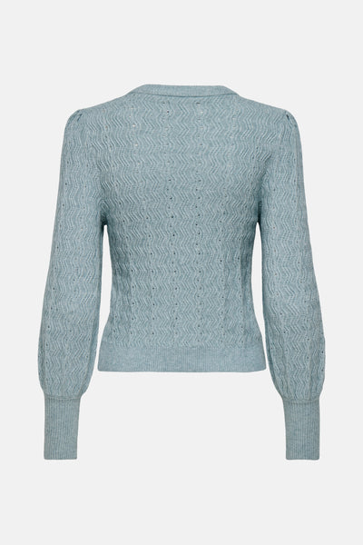 Pull bleu à col rond de ONLY, avec motif texturé et manches longues bouffantes.
