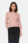 Pull à col rond rose de ONLY®, avec un motif ajouré et des manches légèrement bouffantes.