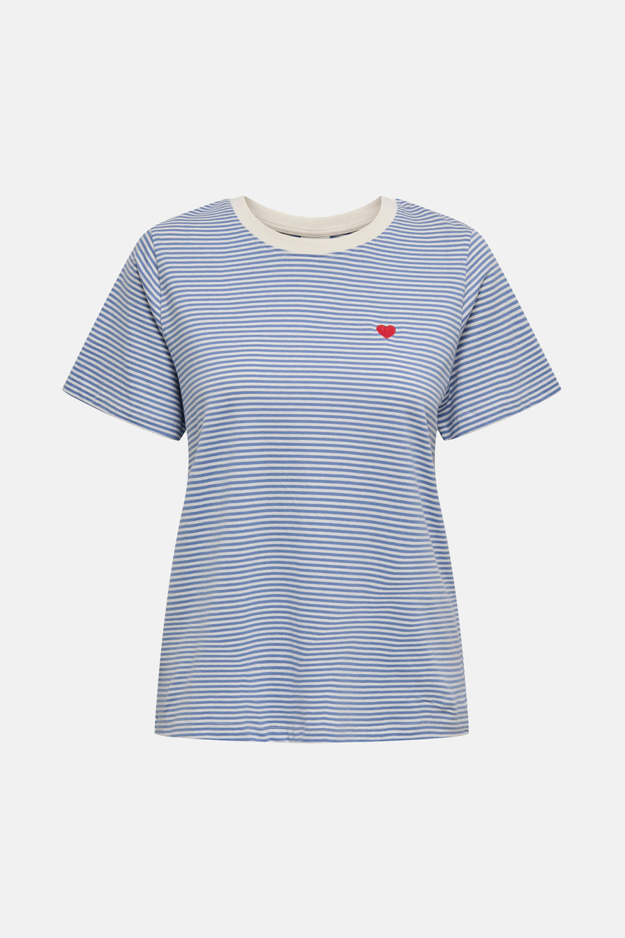T-shirt à manches courtes bleu de JDY, rayures horizontales et petit cœur rouge brodé.
