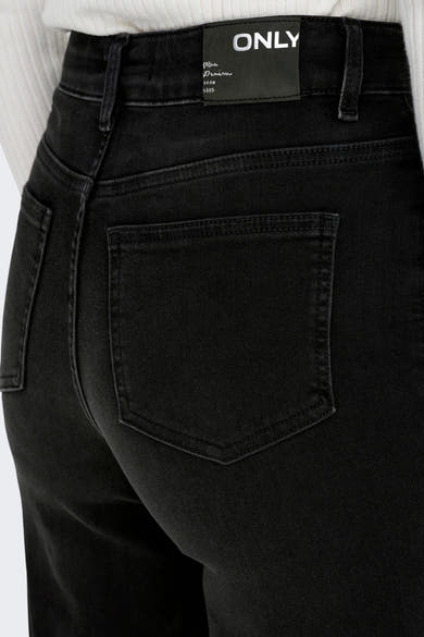 Jean large en denim noir de ONLY, détail de poche arrière.
