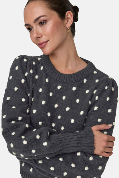 Pull à col rond gris de JDY, à pois blancs.