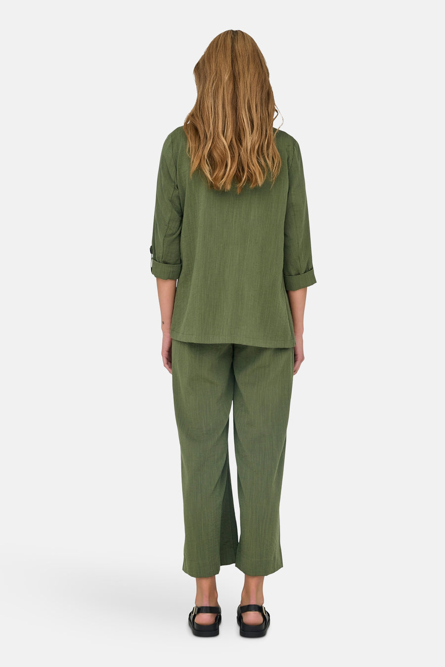 Blazer vert de ONLY®, avec des manches trois quarts et un style décontracté.