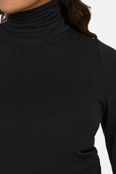 T-shirt noir à manches longues de JDY, avec un col roulé montant.