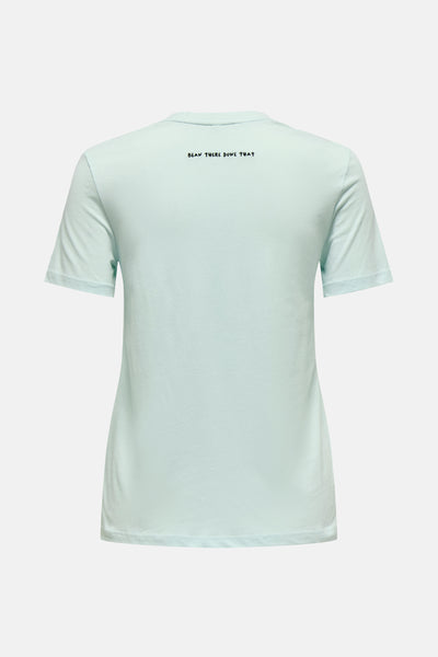 T-shirt bleu clair à manches courtes de ONLY, avec un imprimé texte au dos.