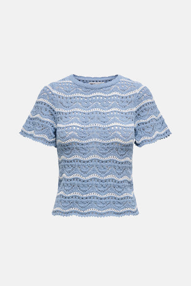 T-shirt bleu en crochet de ONLY, à rayures horizontales blanches et ourlet festonné.