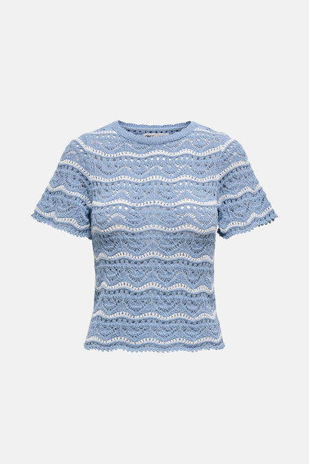Blauw gehaakt T-shirt van ONLY, met witte horizontale strepen en een geschulpte zoom.