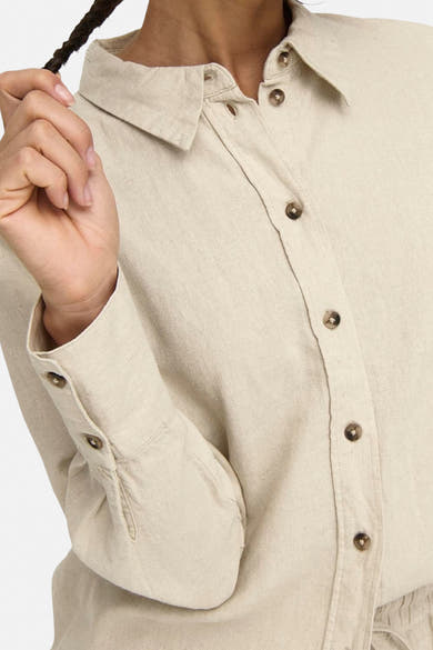 Beige overhemd met lange mouwen van JDY, met een knoopsluiting en lange mouwen met knopen.