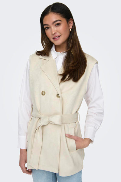 Beige mouwloos vest van ONLY, met strikceintuur en knoopdetails.