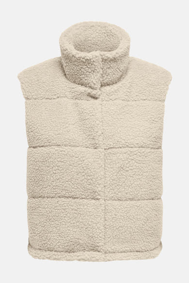 Veste sans manches en fausse fourrure écru de ONLY, matelassée et avec col montant.