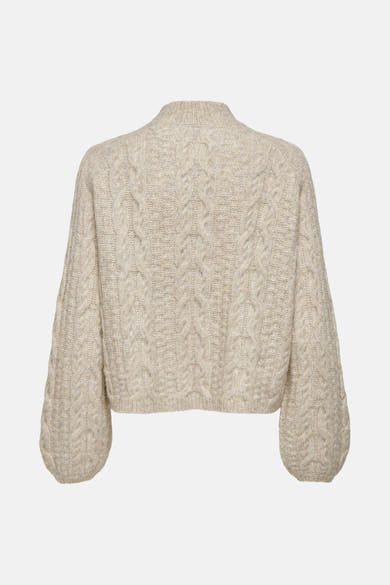 Beige coltrui van JDY, met een getextureerd kabelpatroon en pofmouwen.