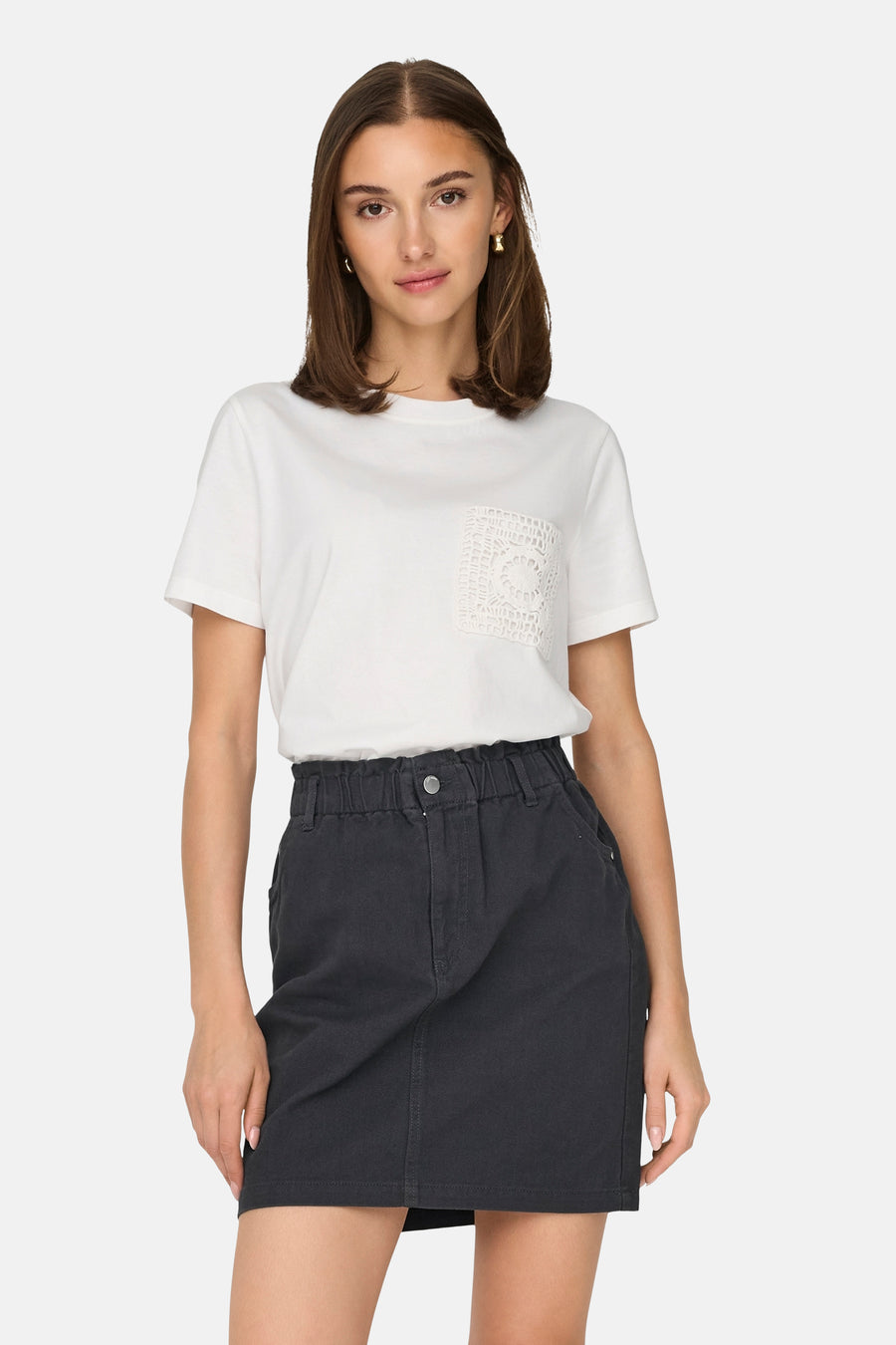 T-shirt blanc à manches courtes de JDY avec poche en dentelle crochetée.