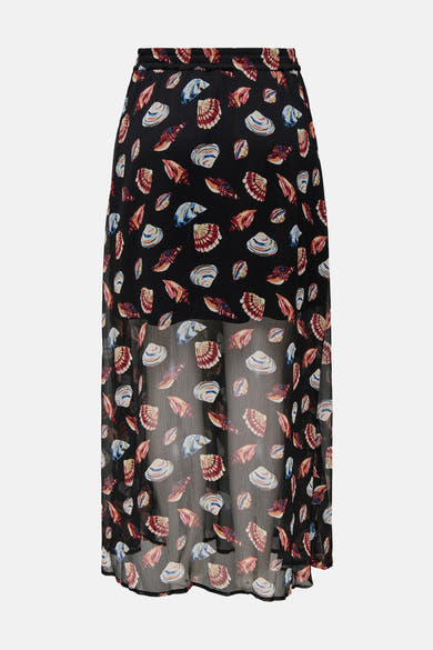 Jupe longue noire par ONLY®, à motif de coquillages multicolores et ourlet transparent.
